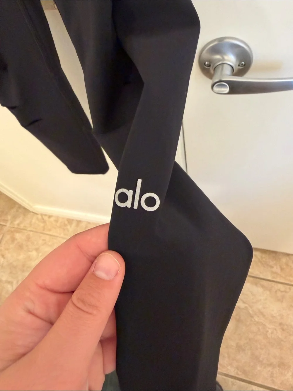 ALO Yoga Black Ripped Warrior Leggings Size Extra Small